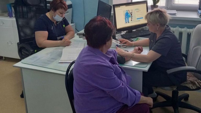 14 человек обратились за помощью к врачам после масштабных пожаров в Братском районе